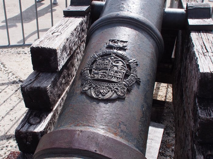 アプガン砦大砲スペインの紋章