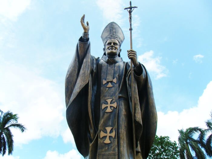 ヨハネ・パウロ２世像