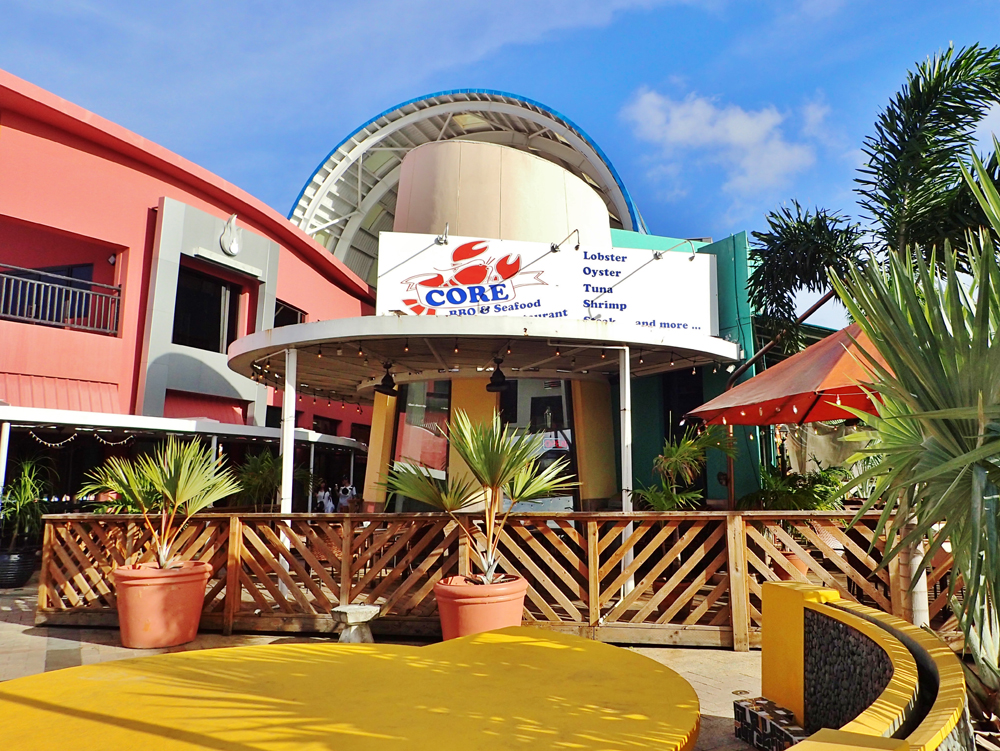 コアバーベキュー シーフードレストランは日本人に人気 予約でショーも満喫 Guam Navi
